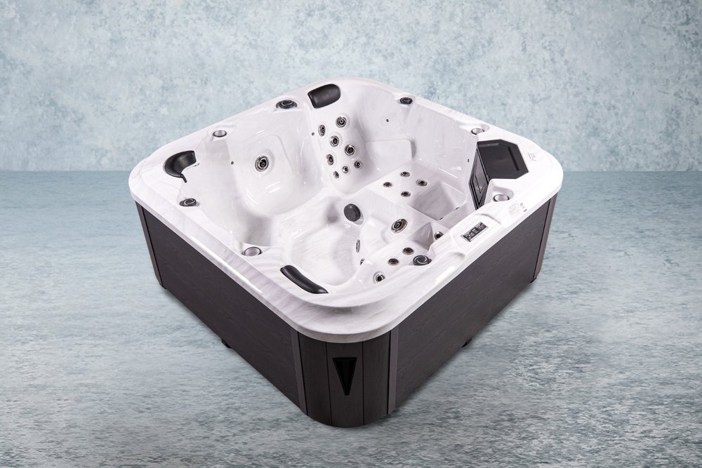 Whirlpool Watzmann mit Thermoabdeckung, Klapphilfe und Treppe